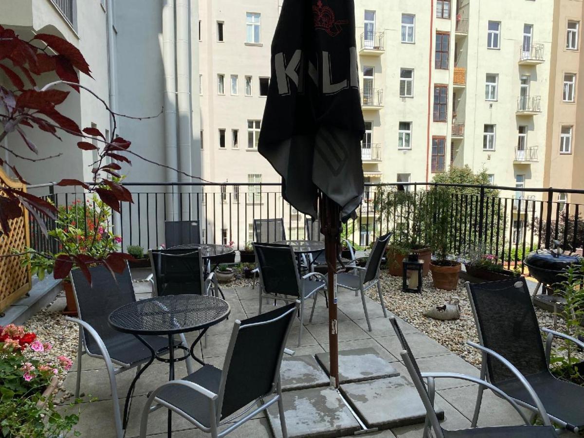 Apartments Cafe No.22 Prague Extérieur photo